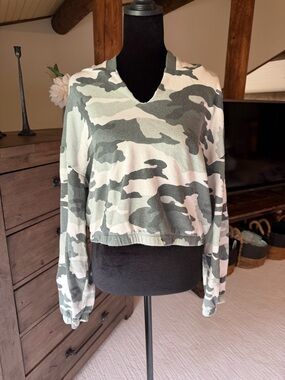 wild fable Camo V-Neck Cropped Pullover in Green & Cream